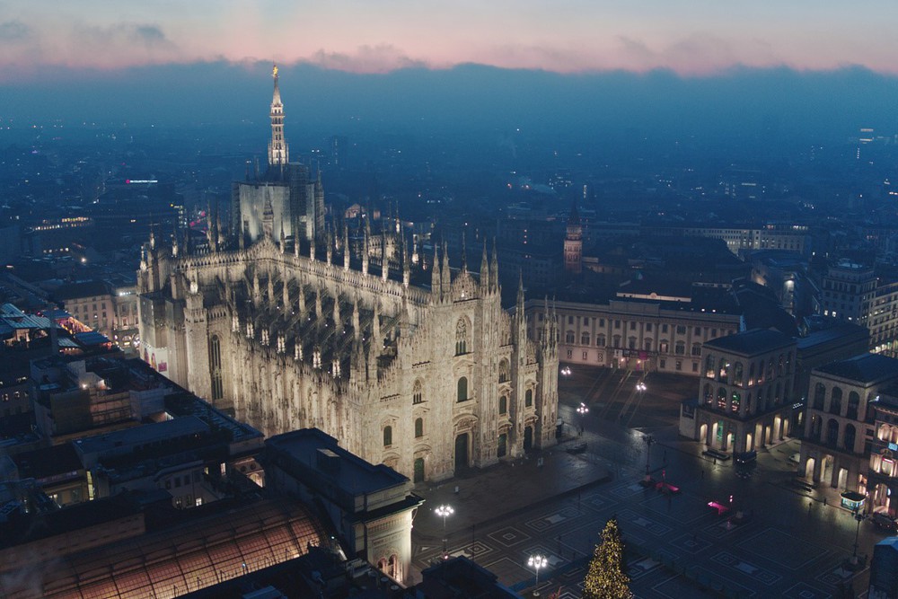 The perfect lighting of facades The perfect lighting of facades